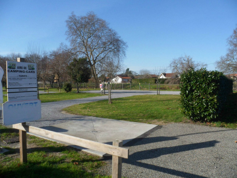 Aire de camping-cars de Saint-Julien-en-Born