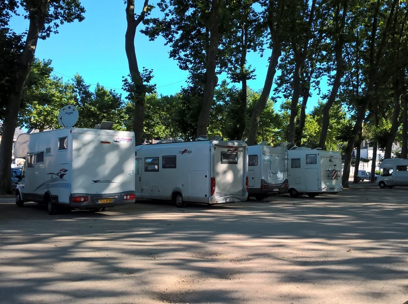 Aire de stationnement et de services pour camping-cars