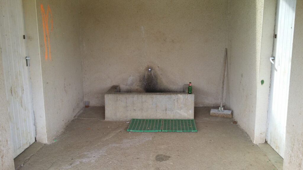 Toilettes du stade  de Faycelles